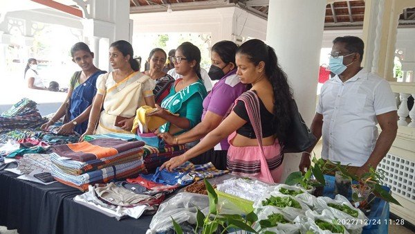 A "Rural Fair" to uplift rural entrepreneurs at Diyagama Salavanodyanarama Temple (2022-12-24)